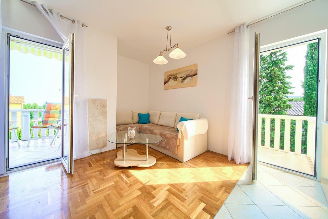 Apartman Adria Malinska Buitenkant foto