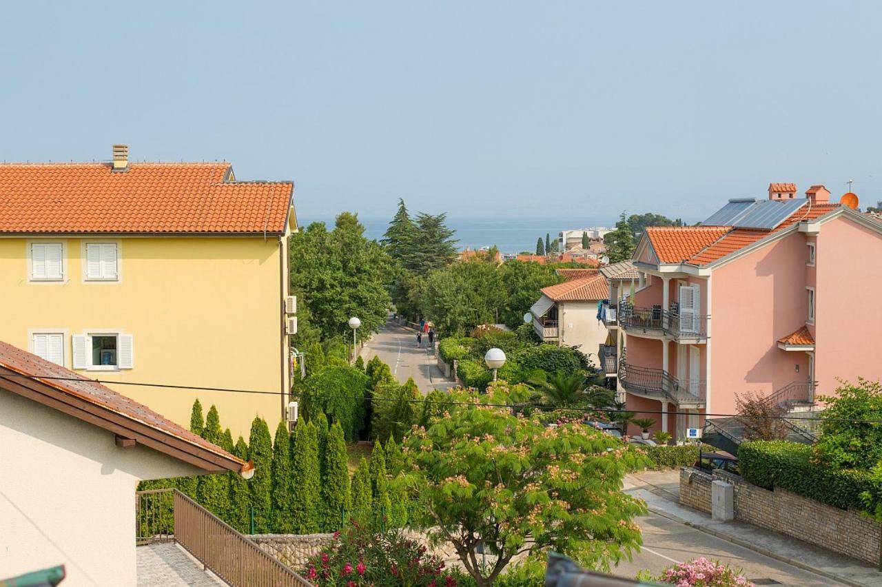 Apartman Adria Malinska Buitenkant foto